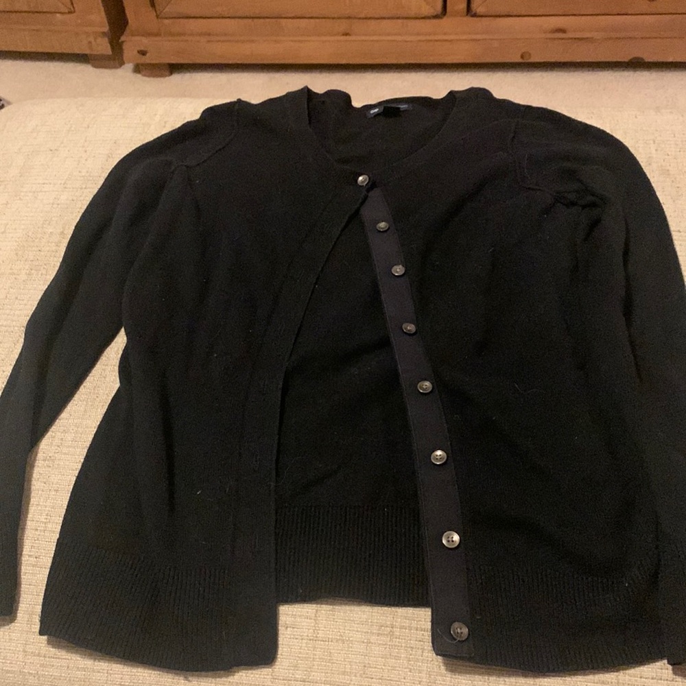 Women’s cardigan. Size: small, brand: Gap